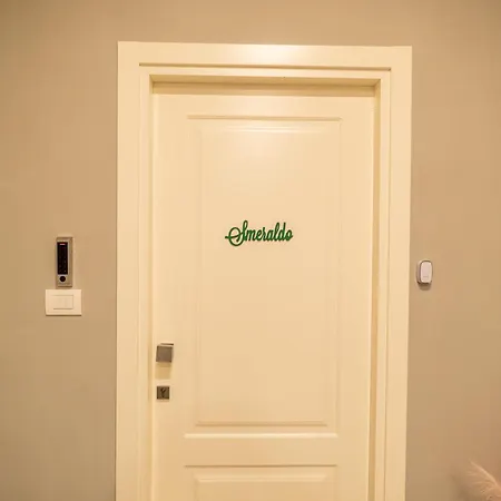 Alyde Daire Napoli