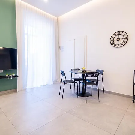 Alyde Apartment *