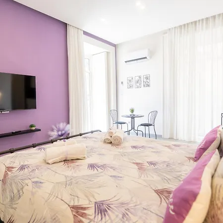 Alyde Daire Napoli